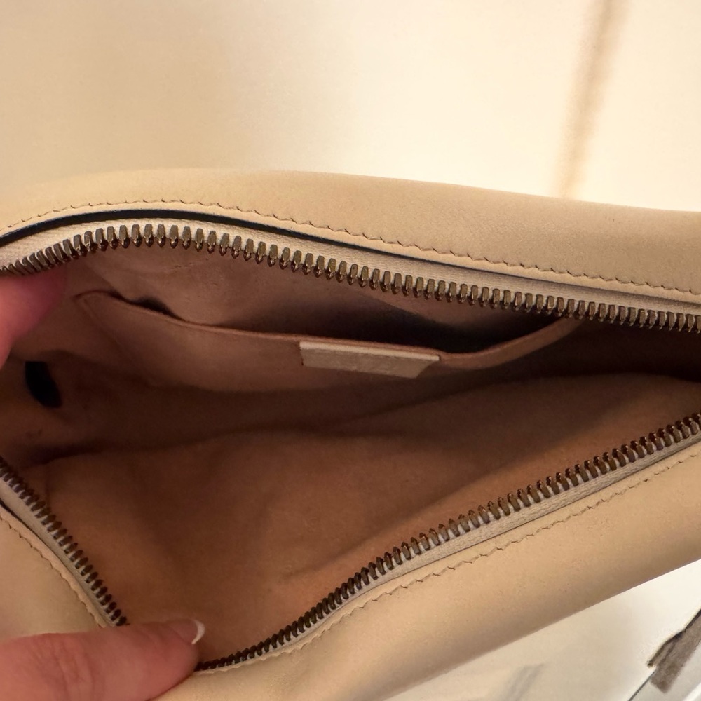 Gucci Marmont Camera Bag - Picture 6 of 9